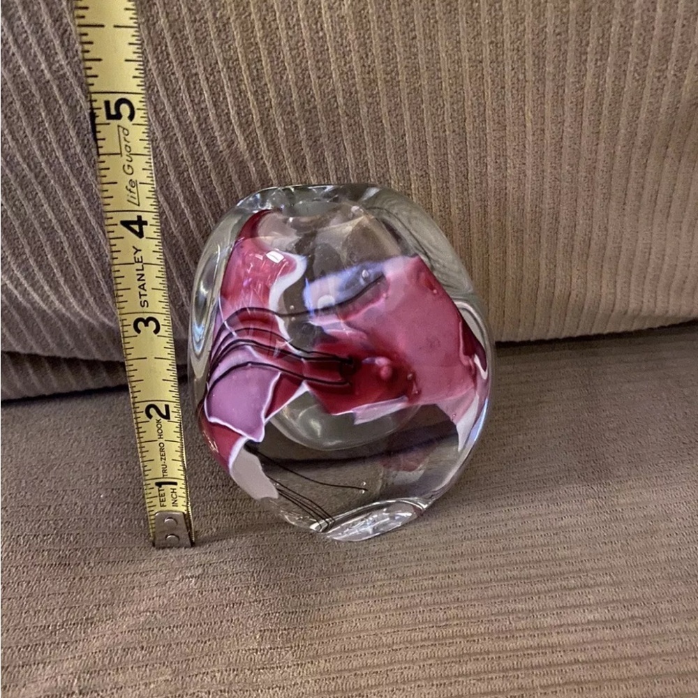 Eric Brakken Glasshouse Studio Signed Art Glass Paperweight Pink & White Ribbon - Picture 10 of 11